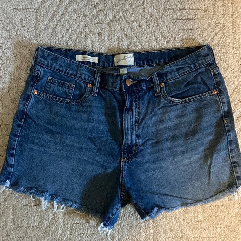 Universal thread Jean cut off Boyfriend shorts 12/31R